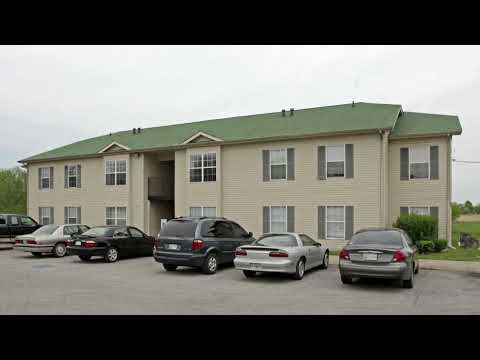 Apartment Employee Refuses To Rescue Tenant Stuck On The Roof
