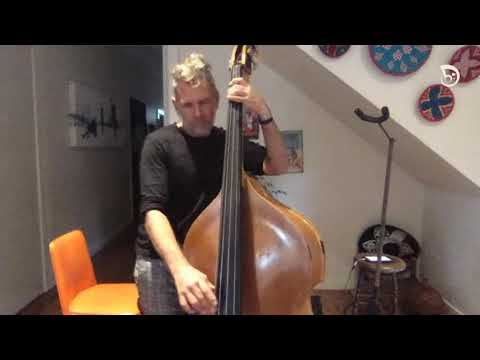 THE LIVING END's Scott Owen plays Closing In, solo bass in HIS LIVING ROOM