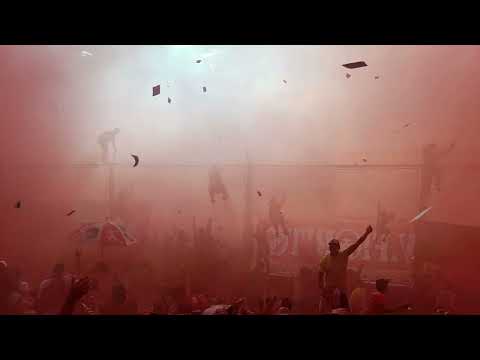 "Recibimiento clásico de Avellaneda +23" Barra: La Barra del Rojo &bull; Club: Independiente