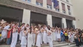 Verona, ultimo giorno al liceo Maffei: tutti in toga