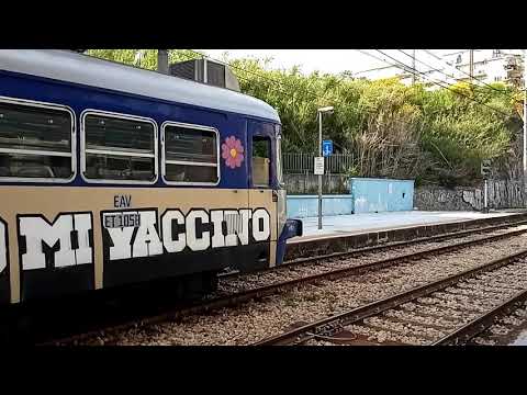 Cumana di Napoli: ALe 884 "ET.105" in livrea IO MI VACCINO in direzione Montesanto