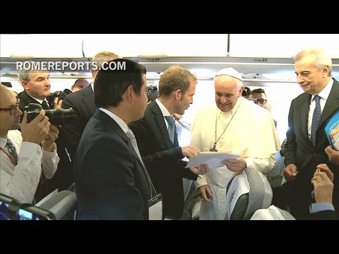 ¿Cómo es un vuelo en el avión papal?
