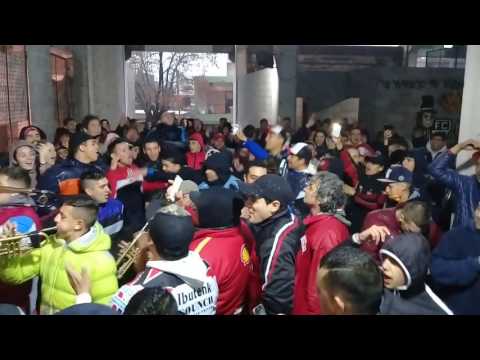 "PREVIA | El que no alienta a CHACA para qué carajo vino ðŸŽ¶" Barra: La Famosa Banda de San Martin • Club: Chacarita Juniors