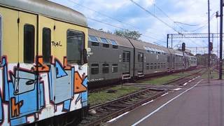 preview picture of video 'Poland: PKP Passenger trains at Krotoszyn station (SU45 diesel and graffiti covered EN57 EMU)'