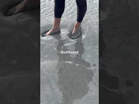 Areia movediça na baía ao redor do Mont Saint Michel, França