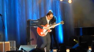 Joe Bonamassa covers Freddie King's "Hide Away" in Kettering, Ohio