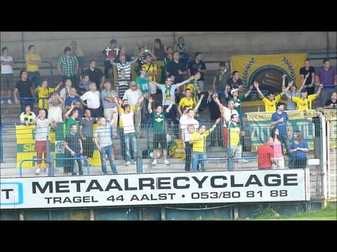 Fortuna Sittard supporters op hun best te Eendracht Aalst