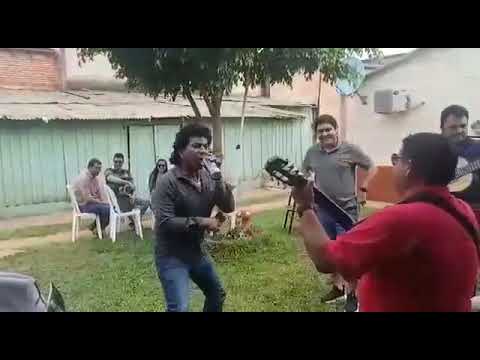 Tropical Fronterizo cantando buena música