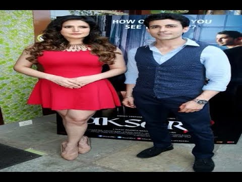 download lagu mp3 mp4 Aksar 2 Pics, download lagu Aksar 2 Pics gratis, unduh video klip Aksar 2 Pics