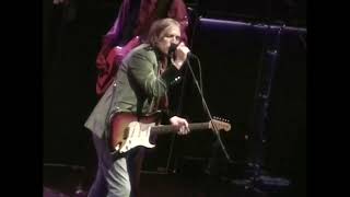 Don't Bring Me Down - Tom Petty &amp; HBs live at Jones Beach NY 2005 (video!)