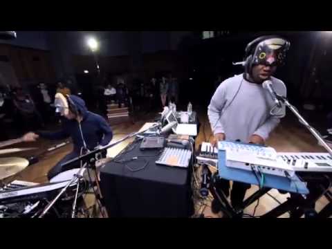 SBTRKT feat. Sampha - Trials Of The Past (Live on Abbey Road Debuts)