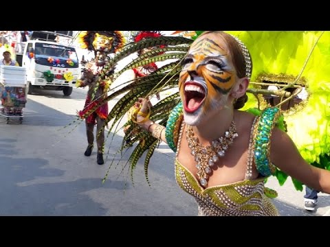 Así se vive la batalla de flores 2017 en el carnaval de barranquilla, alegría y fiesta