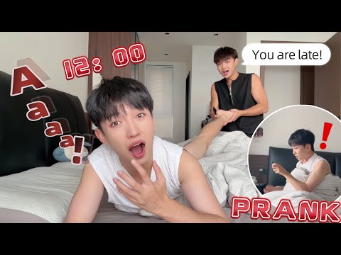 Ändere alle Zeiteinstellungen zu Hause, damit mein Freund denkt, er sei zu spät🥹Streich🤣Jungs lieben