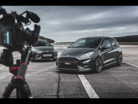 Between Two Cars: Ford Fiesta ST Mk8 Drag Race