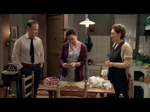 Amar C524 - Paco y Serafina disimulan delante de Consuelo