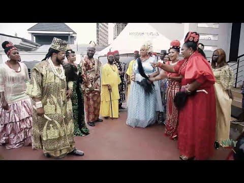 The Evil Queen Never Knew D Maid She Maltreated Is Her Biological child She dumb In D Bush Yrs Ago