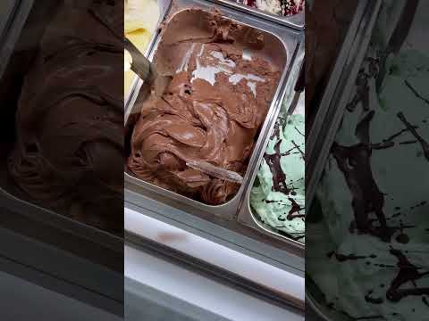 New Artisan Gelato spot in #zurich oldtown 😍 Oro Gelateria #pistachio #artisan #nutella