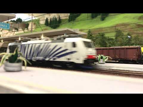 Güterzug-MÜSLYZUG Von LOKOMOTION. Treno merci cereali , cereali Lokomotion , br186 440 ROCO