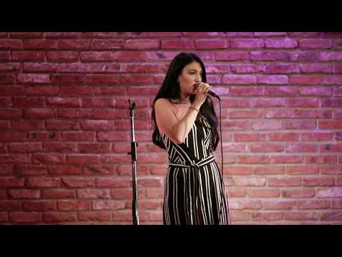 Julia Castle - Teenage Fantasy LIVE at STUDIO 5  (cover Jorja Smith)