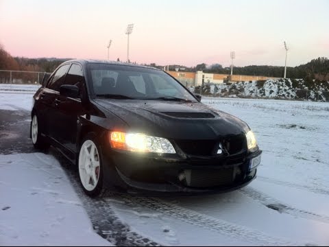 Mitsubishi Lancer EVO - Snow fun