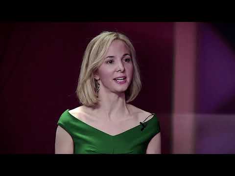 Dr. Chloe Carmichael