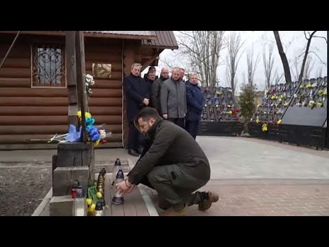 شاهد أوكرانيا تحيي الذكرى العاشرة لسقوط قتلى "الميدان الأوروبي" في كييف