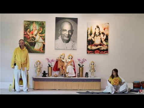 Yogastunde Mittelstufe "Stehhaltungen Variationen" mit Wolfgang - Yoga Vidya Live 24.04.22 09:15 Uhr