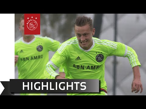 Ajax A2 en Almere City FC spelen knotsgek duel