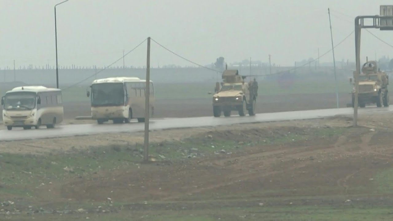 Video | US troops transport IS prisoners from northeast Syria to Iraq | AFP