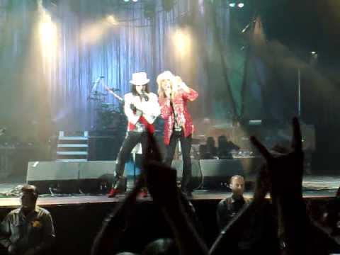 Alice Cooper feat. Michael Monroe - School's Out [cut] (Jäähalli, Helsinki, 25.11.2007)