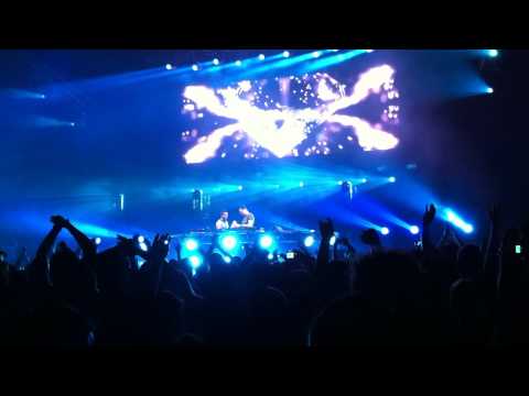 Tiesto played: Steve Aoki&Tiesto -Tornado @ O2-World(Berlin) 09.09.11