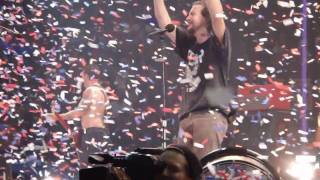 Keep On Rockin In The Free World - Pearl Jam: Tearing Down The Spectrum 10/31 DVD
