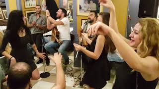 MONASTİRAKİ BAYRAKTARİS TAVERNA'DA,ATİNA TELEPERFORMANCE'DA ÇALIŞAN GENÇLERİN EĞLENCE GECESİ.ATHENS