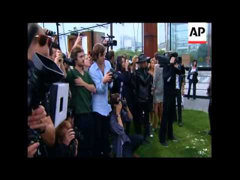 NEW Giles Deacon shows his first collection for Emanuel Ungaro