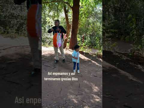 Quiebre de piñata con los niños de la comunidad La Ceiba, Totogalpa, Madriz, Nicaragua