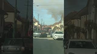 VIDEO O casă a luat foc la Cisnădie. Patru mașini de pompieri sting focul 1 video