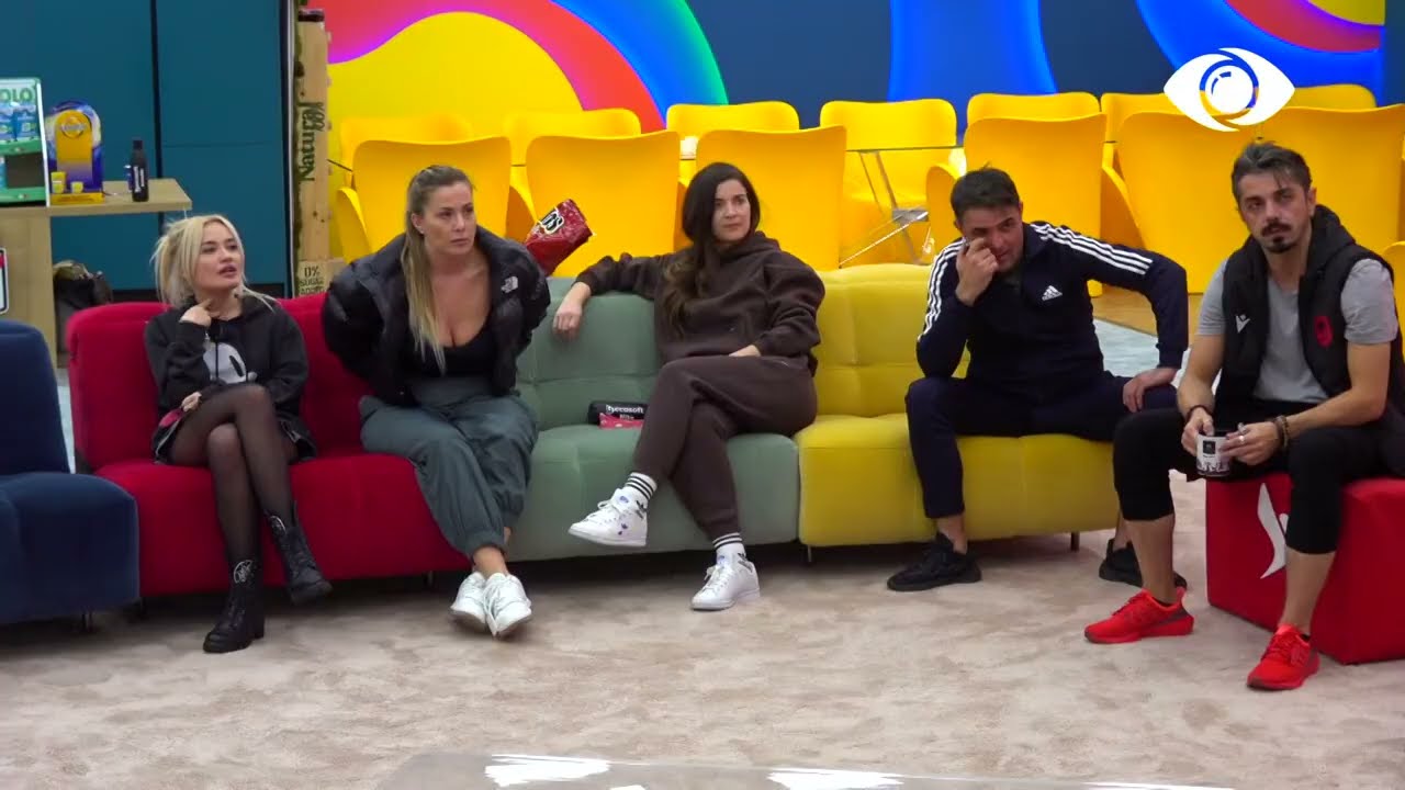 Loja me pantomime/ Grupi i Armaldos nuk e gjen dot fjalën