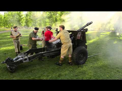 The British Grenadiers / 25pdr gun salute/ 3rd Montreal Field Battery
