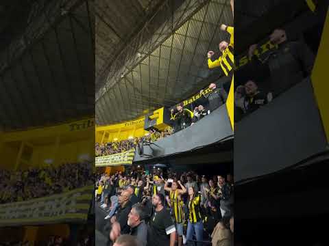 "Barra Amsterdam de Peñarol PTE en la final de básquet contra Aguada" Barra: Barra Amsterdam &bull; Club: Peñarol &bull; País: Uruguay