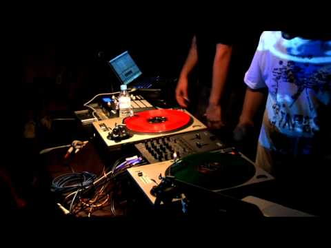 DJ Werd and Guadaloop Live Routine