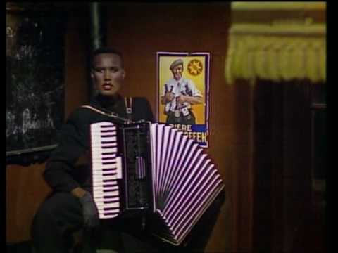 Grace Jones - I've Seen That Face Before (Libertango) - Original Music Video