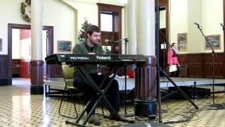 Josh Heffernan sings & plays a pop Christmas medley