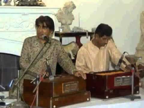 Sadiq Azam singing - Talat Mahmood - "Sham-e-gham ki qasam aaj"