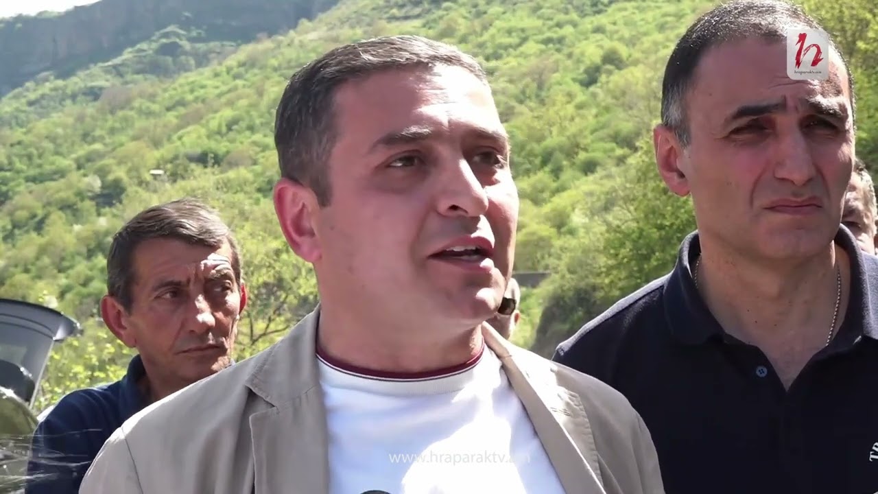 Մեր հողերը հանձնելով, թշնամուն բերելու ենք հասցնենք էս լեռներին