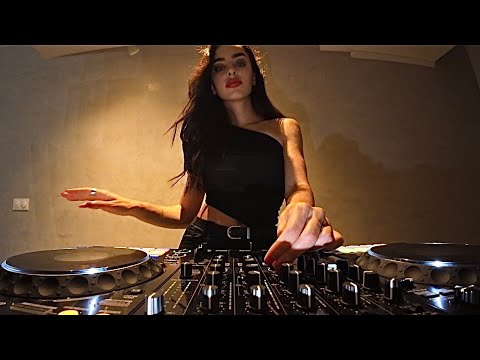 DJ SOFIA - MELODIC TECHNO & FUTURE RAVE DJ SET - SOFIA'S NIGHT #6 (Anyma, David Guetta, Morten)