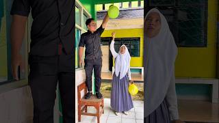 Download lagu Meletus balon hijau duaarrr muka babehpun jadi cemong😤🤬 #comedy #funny #comedyterbaru #lucu mp3