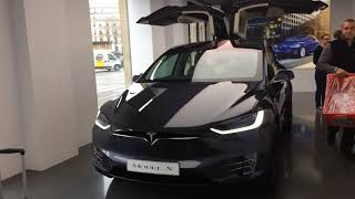 Inauguration du showroom Tesla à Paris
