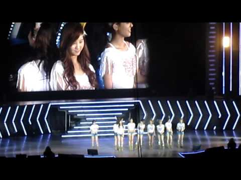 [FANCAM] SNSD how they felt to their fans @ Singapore 111210