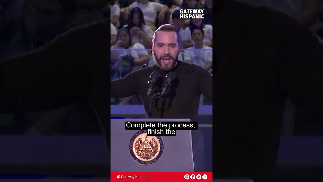 Nayib Bukele anuncia becas universitarias a nivel nacional