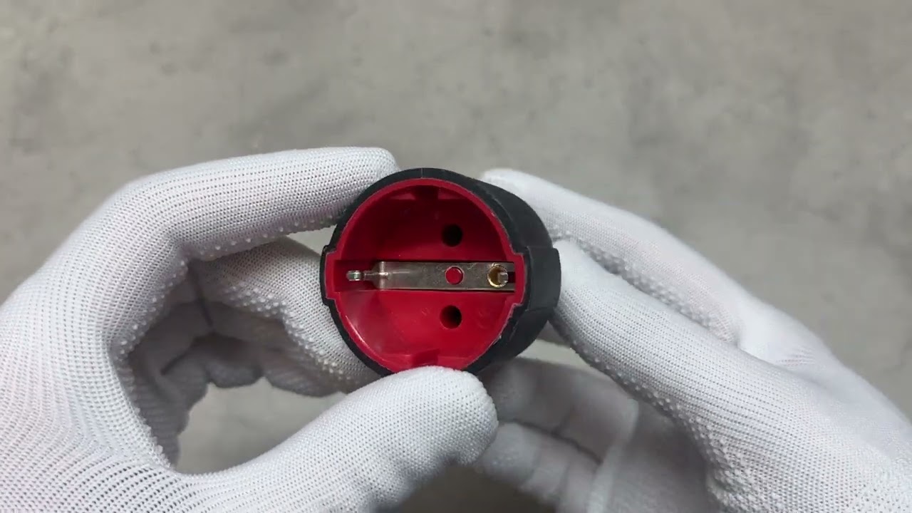 Гнездо с заземлением усиленное прямое NX1108 NEOMAX черное